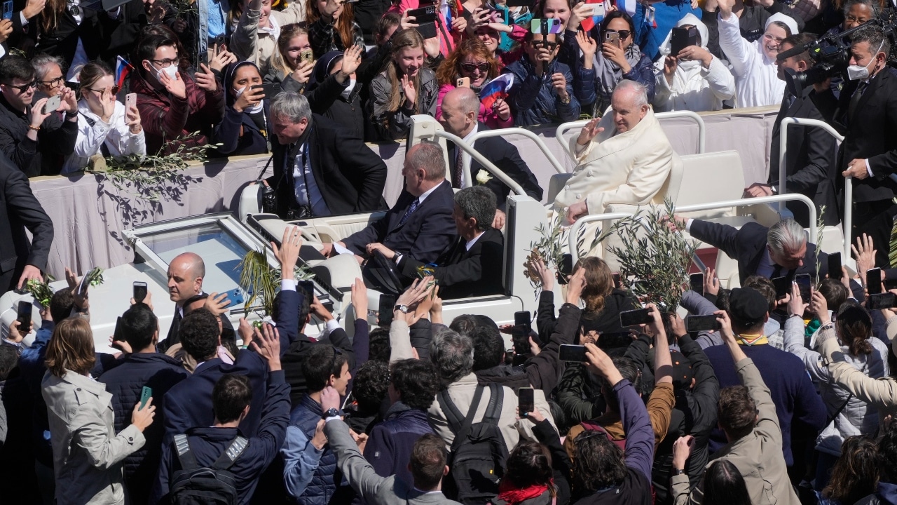 El papa Francisco dirige la Misa del Domingo de Ramos en la Plaza de San Pedro.