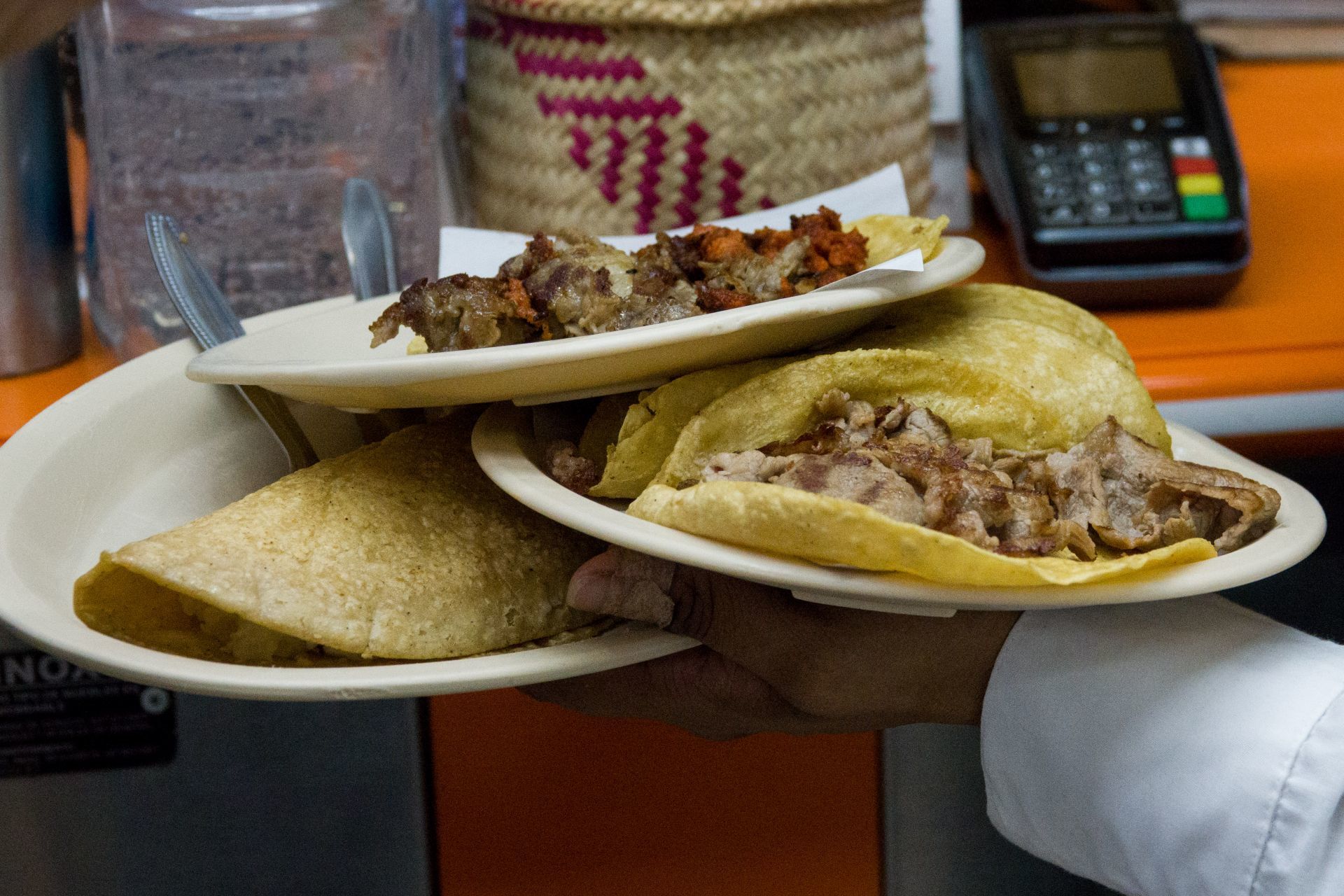 Ya sea de canasta, carnitas, suadero o pastor, capitalinos celebran el Día Nacional del Taco