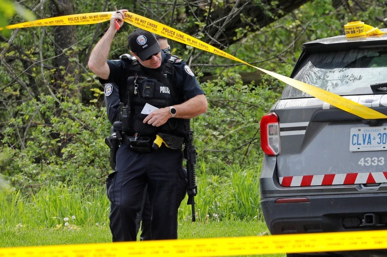 Policía mató a sospechoso armado cerca de escuela en Toronto