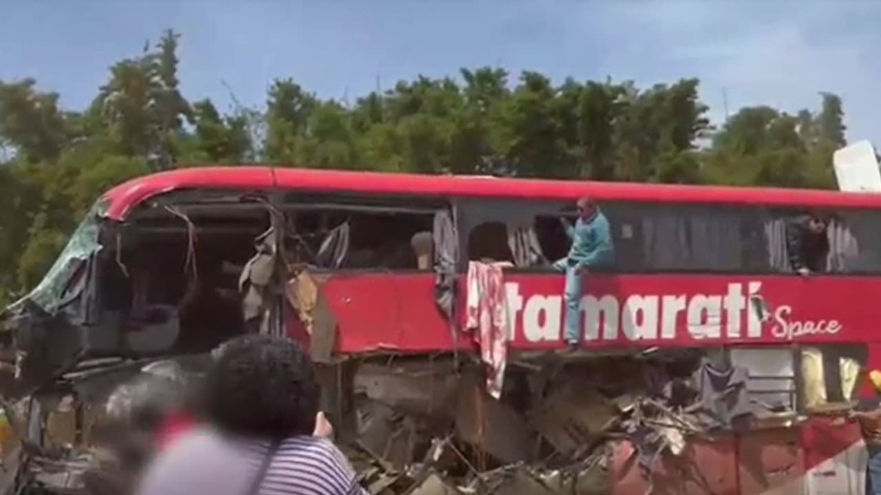 Mueren 12 personas tras choque de autobús en carretera de Brasil