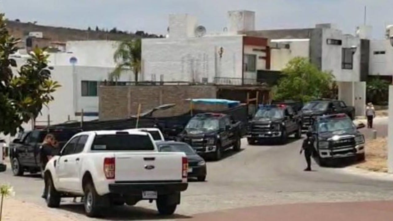 Agentes de la Fiscalía de Jalisco sufren ataque a balazos en Tlajomulco.