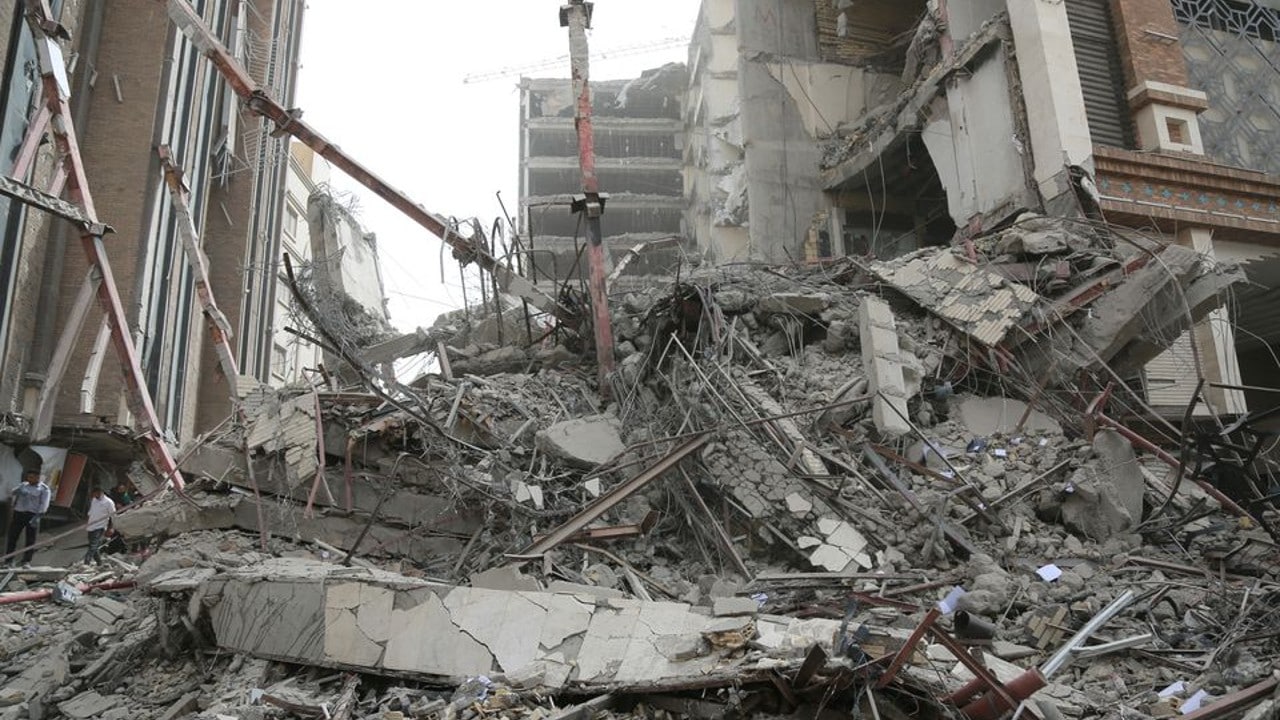 Ascienden a 34 los muertos en el derrumbe de un edificio en Irán