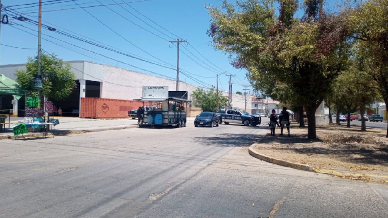 Autoridades acuden ante una balacera cerca de guardería, en Culiacán, Sinaloa (Twitter: @vivavoznoticias)