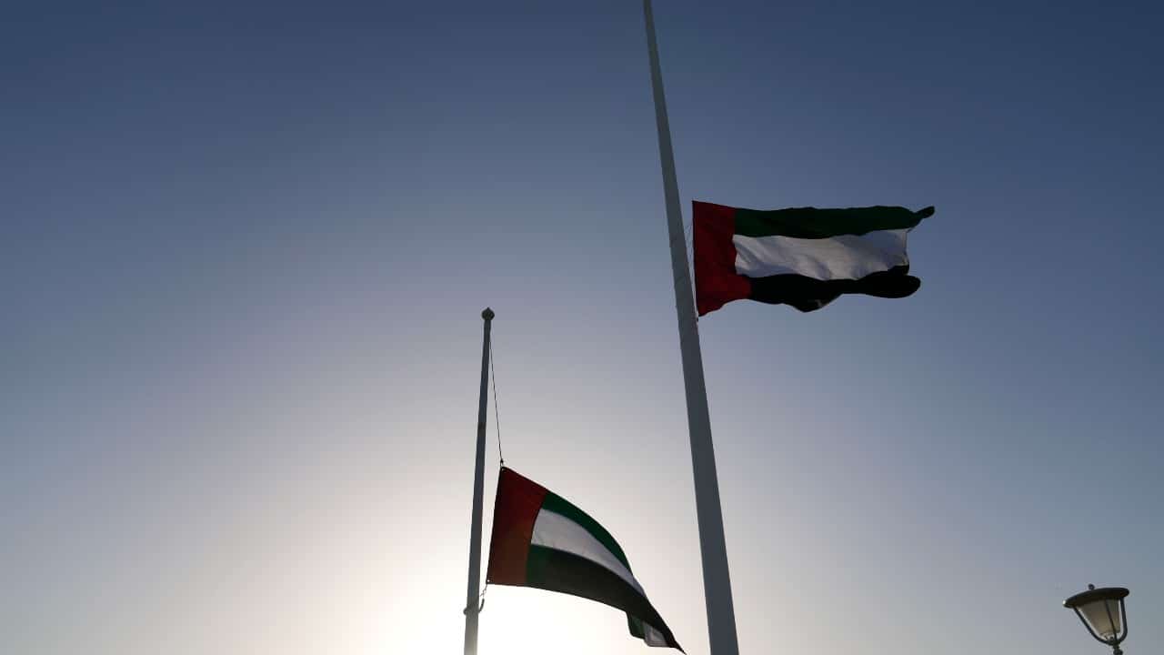 Banderas a media asta por muerte de Jalifa bin Zayed Al Nahayan