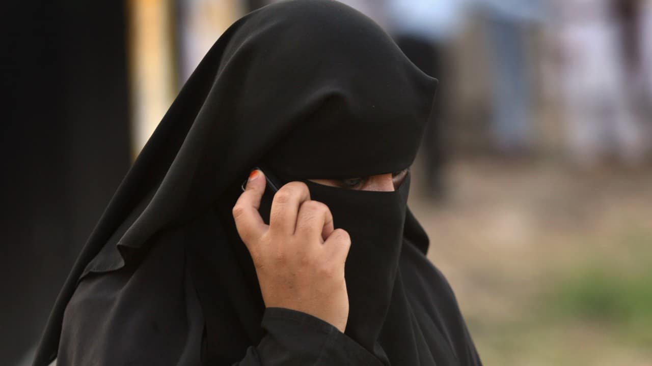 ONU solicita reunión con talibanes tras orden 'contradictoria' sobre el burka