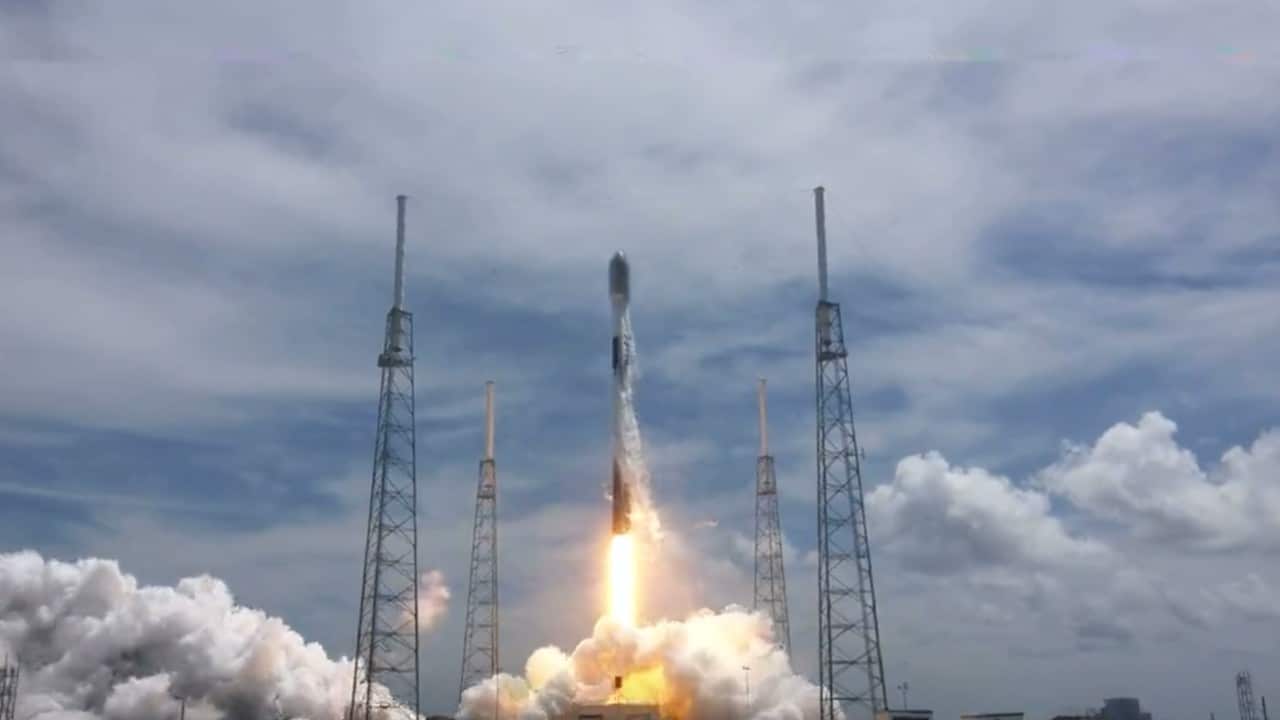 Cohete Falcon 9 de la compañía SpaceX despegó de la base aérea de Cabo Cañaveral, Florida (Twitter: @SpaceX)
