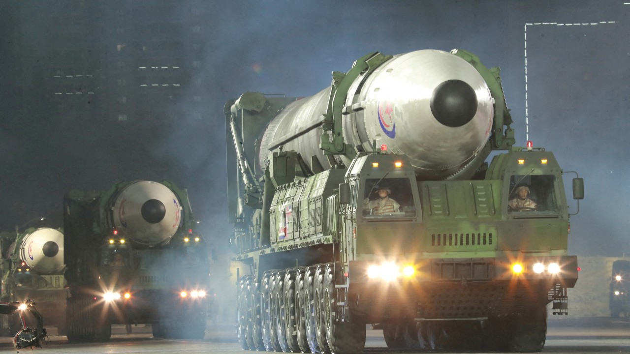 Corea del Norte lanza un misil balístico desde un submarino