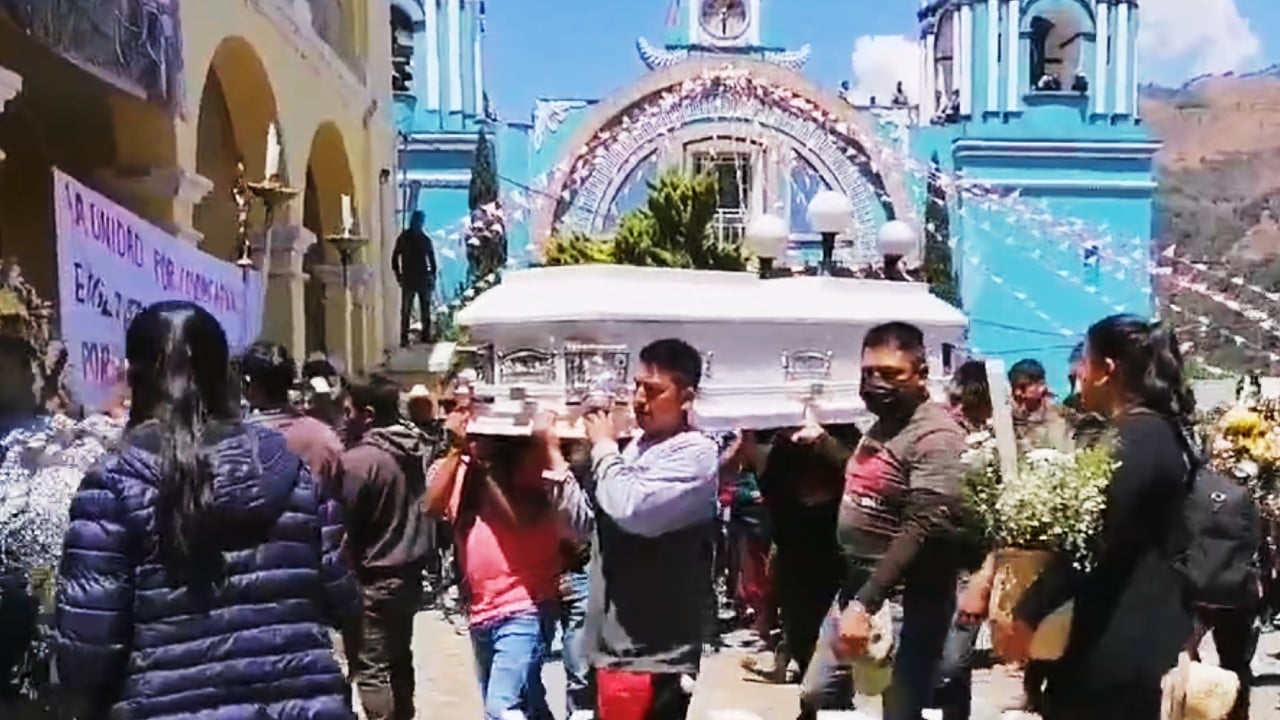 Despiden a tres hombres fallecidos tras enfrentamiento en Coyomeapan, Puebla; pobladores exigen justicia