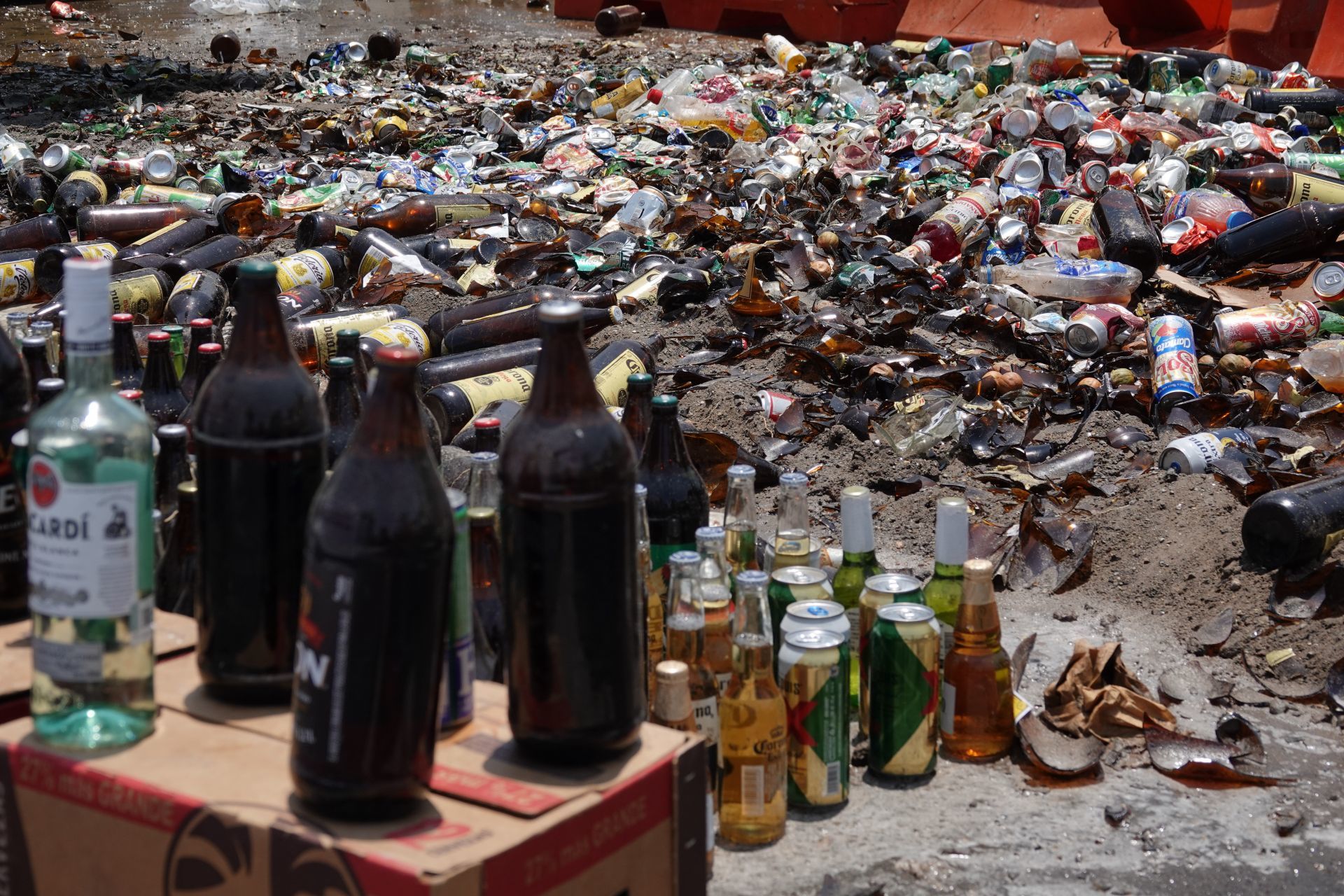 Coyoacán destruye 4 toneladas de cerveza decomisada