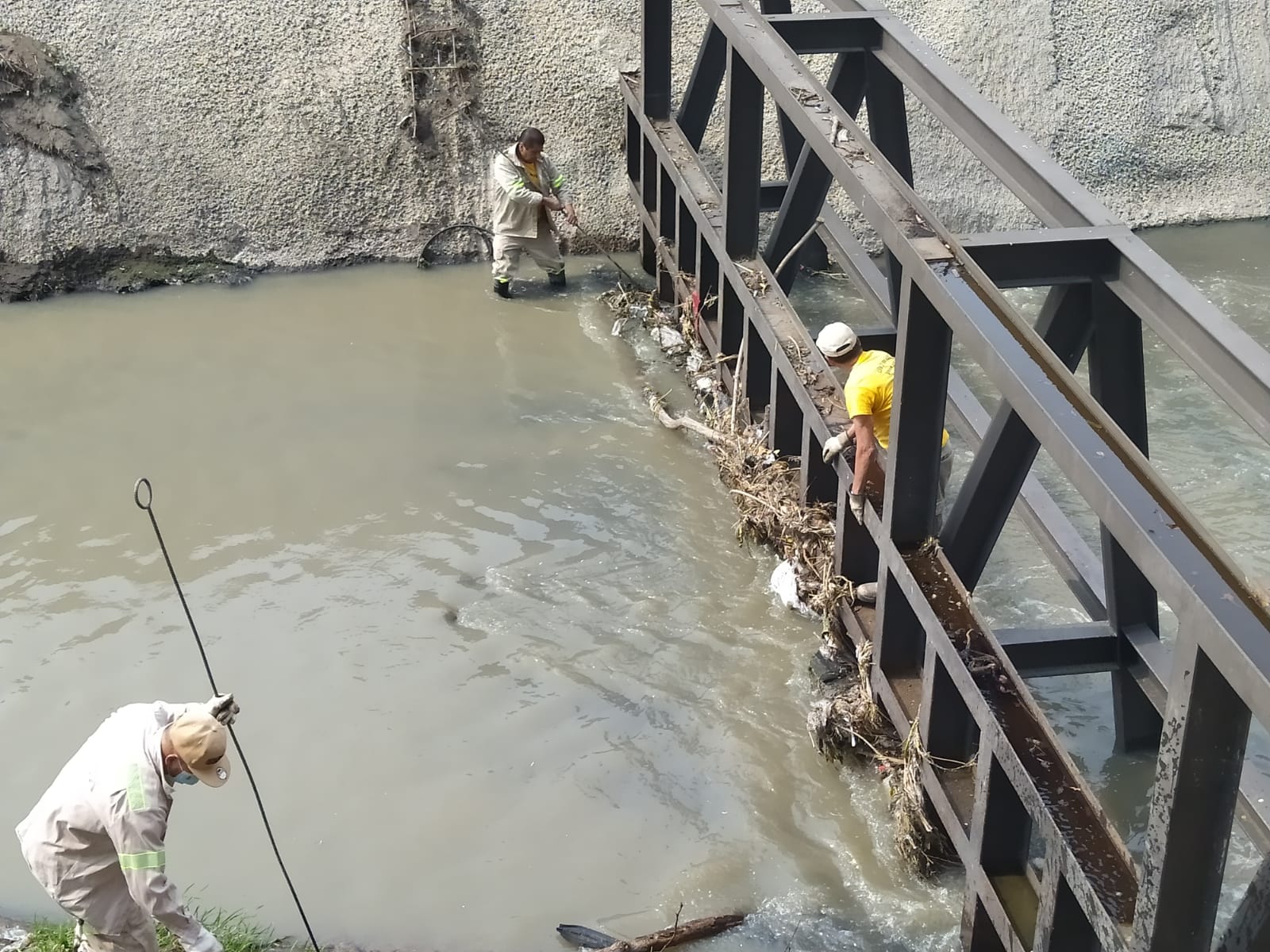 Retiran mil 480 toneladas de basura de drenajes, canales y ríos en el Valle de México