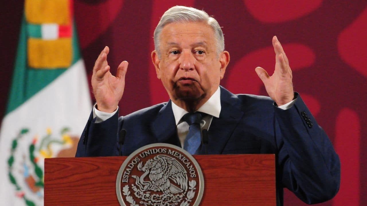 El presidente de México rechaza que se busque desaparecer el INE y al TEPJF