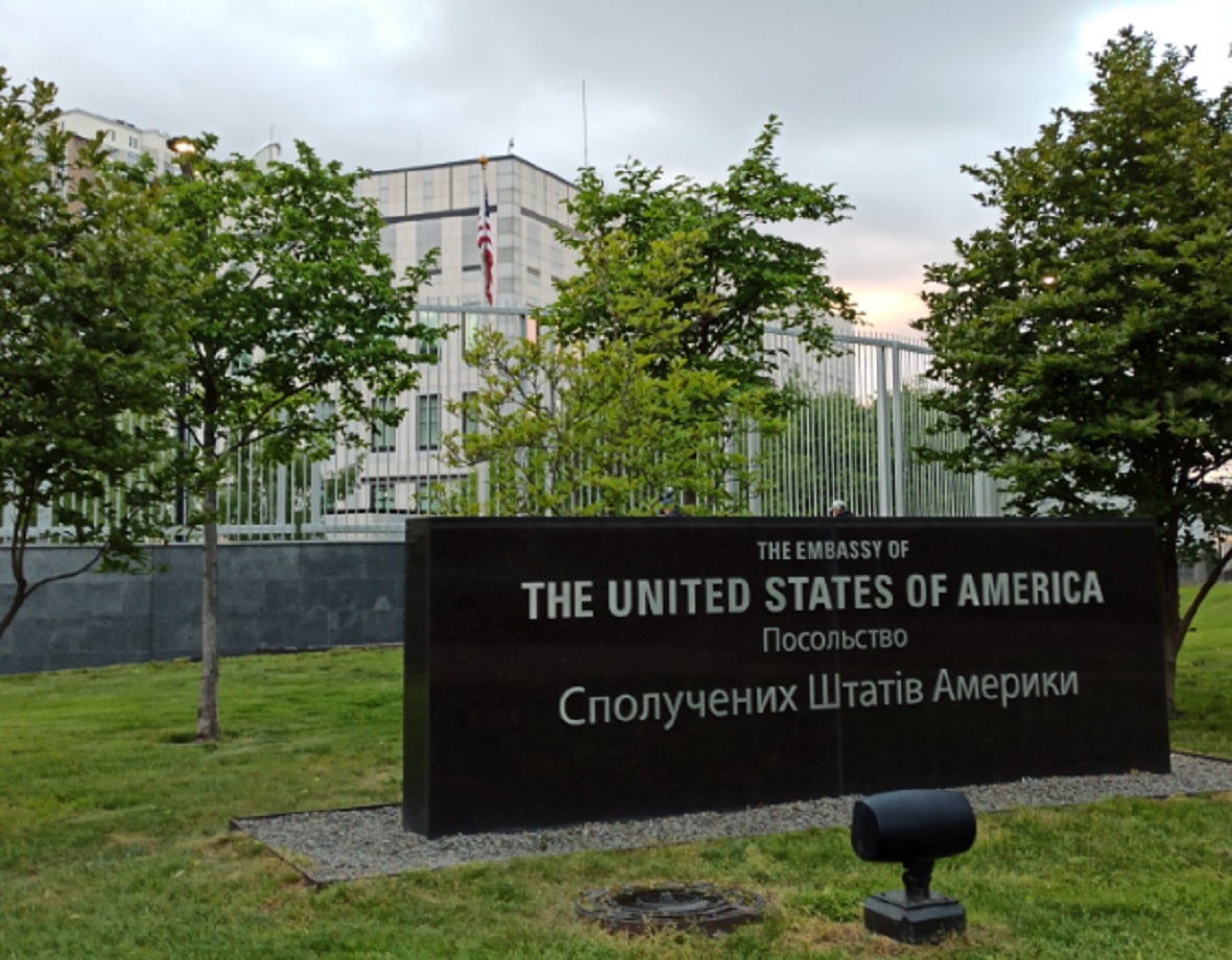 EEUU reanuda actividad de su embajada en Kiev