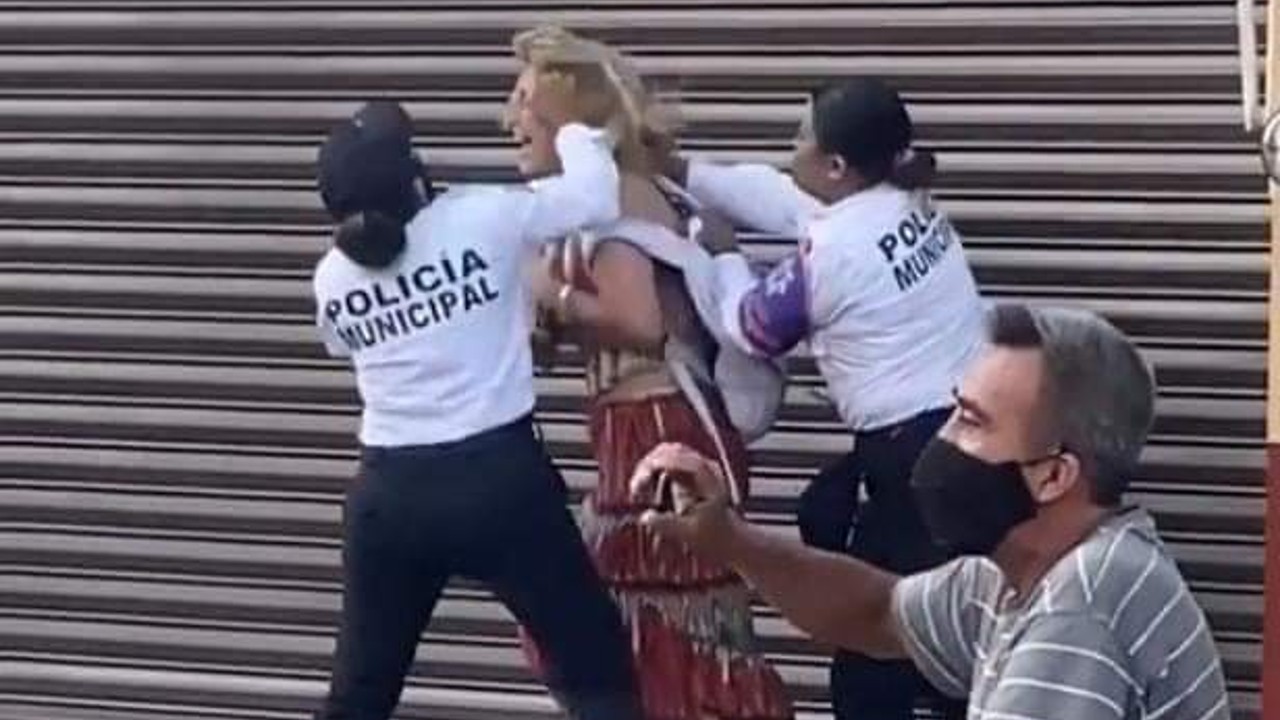 Feministas detenidas durante marcha en Irapuato narran cómo fueron tratadas por la Policía