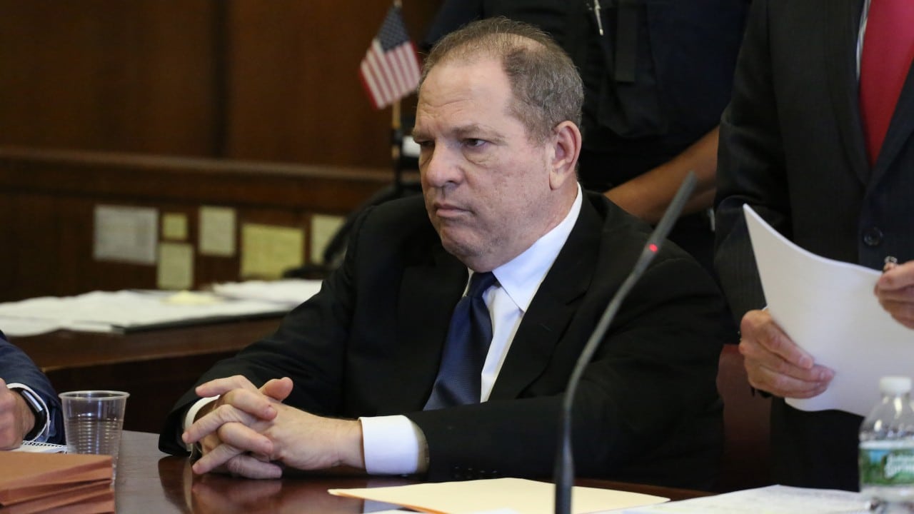 Juez admite declaración de cinco testigos adicionales en juicio contra Harvey Weinstein