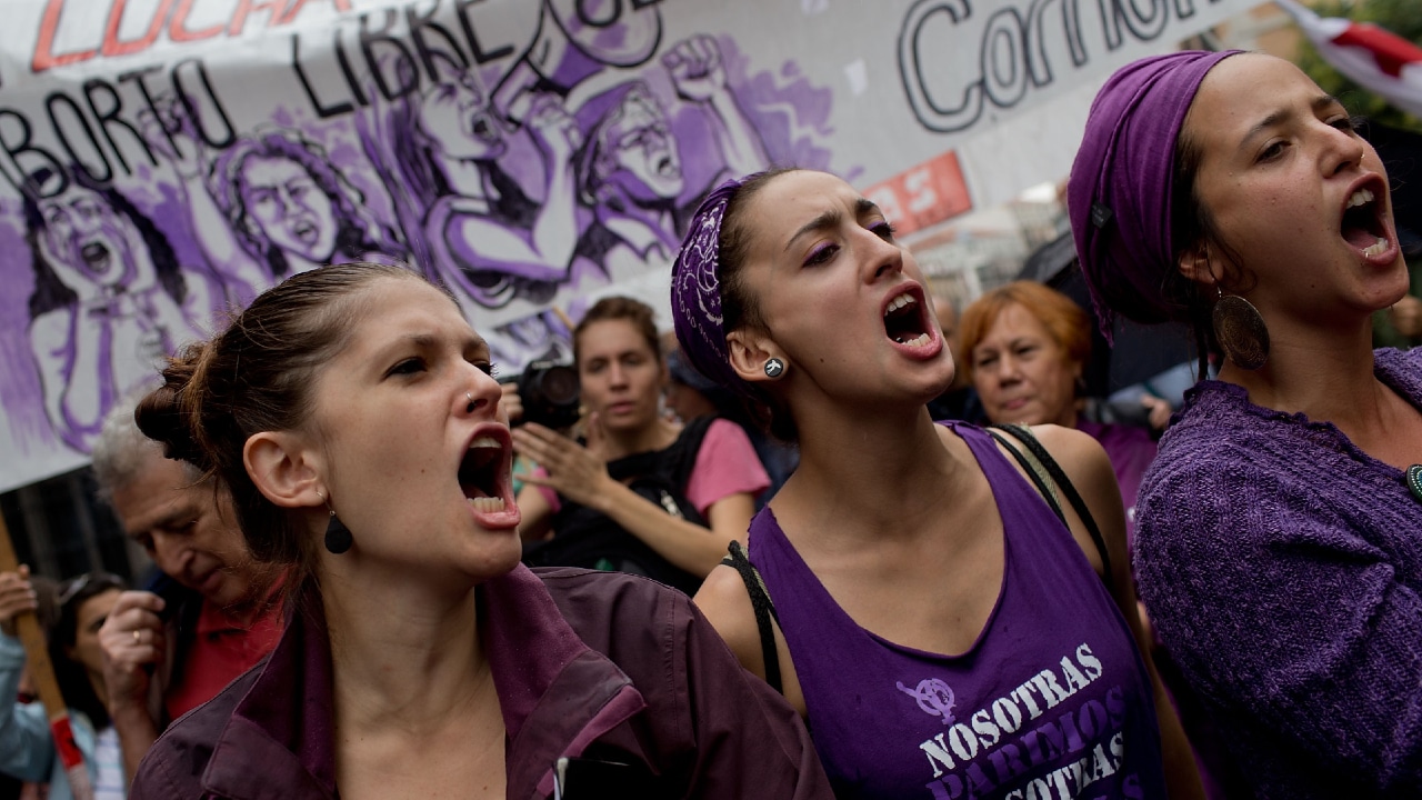 Incapacidad por cólicos menstruales y aborto a partir de los 16 años, la ley que España podría aprobar