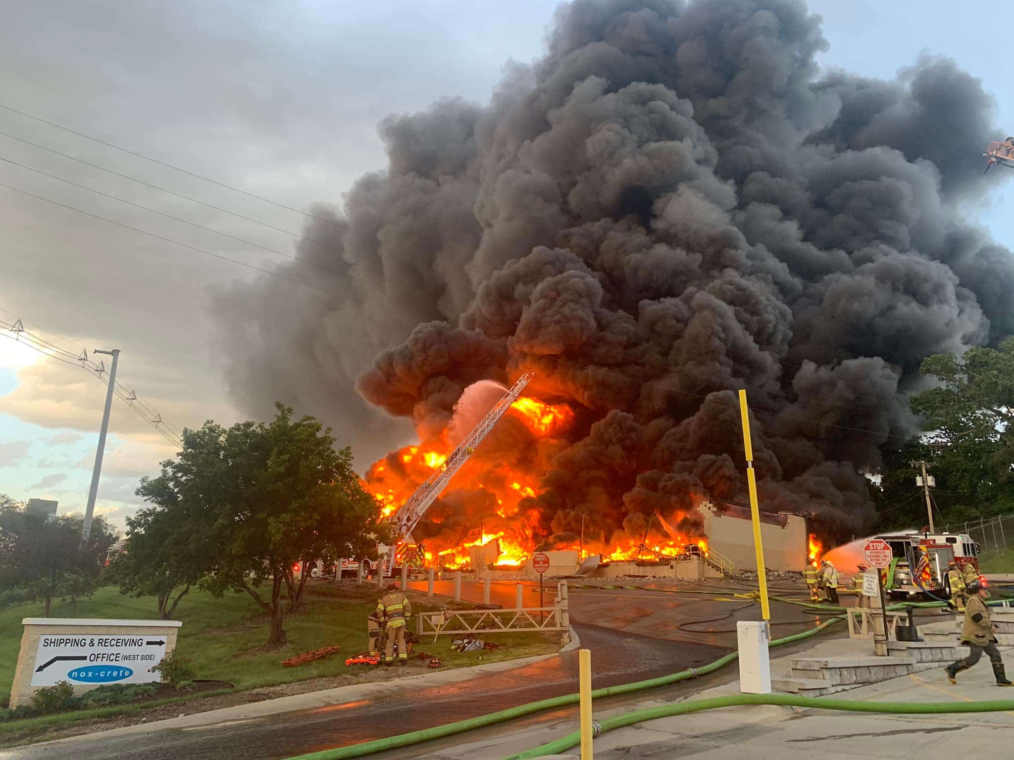Incendio en planta química de Omaha obliga a evacuar a a miles de personas
