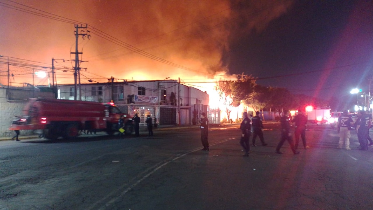 El incendio ocurrió en el cruce de Telecomunicaciones y Cadena Azul, colonia Chinanpac de Juárez, alcaldía Iztapalapa