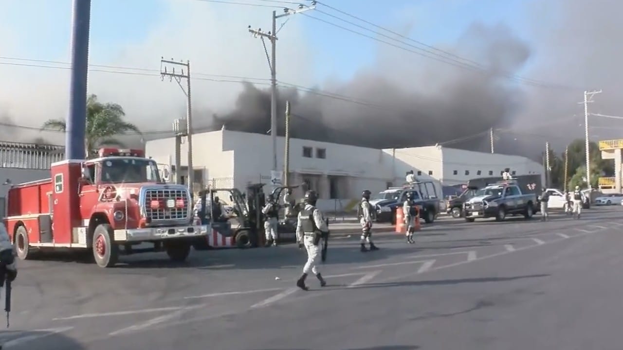 Incendio al interior de una bodegas de empresa cervecera en Zacatecas (Twitter: @televisazac)