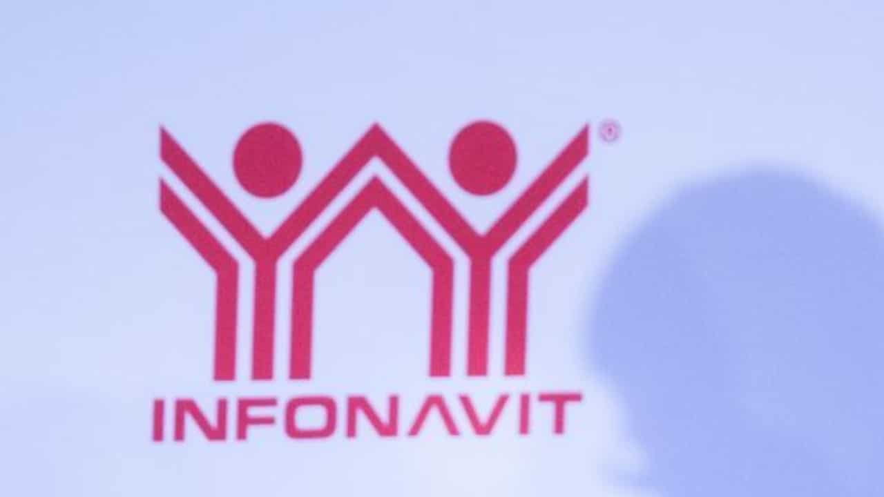 Infonavit presenta programa para convertir créditos en VSM a pesos