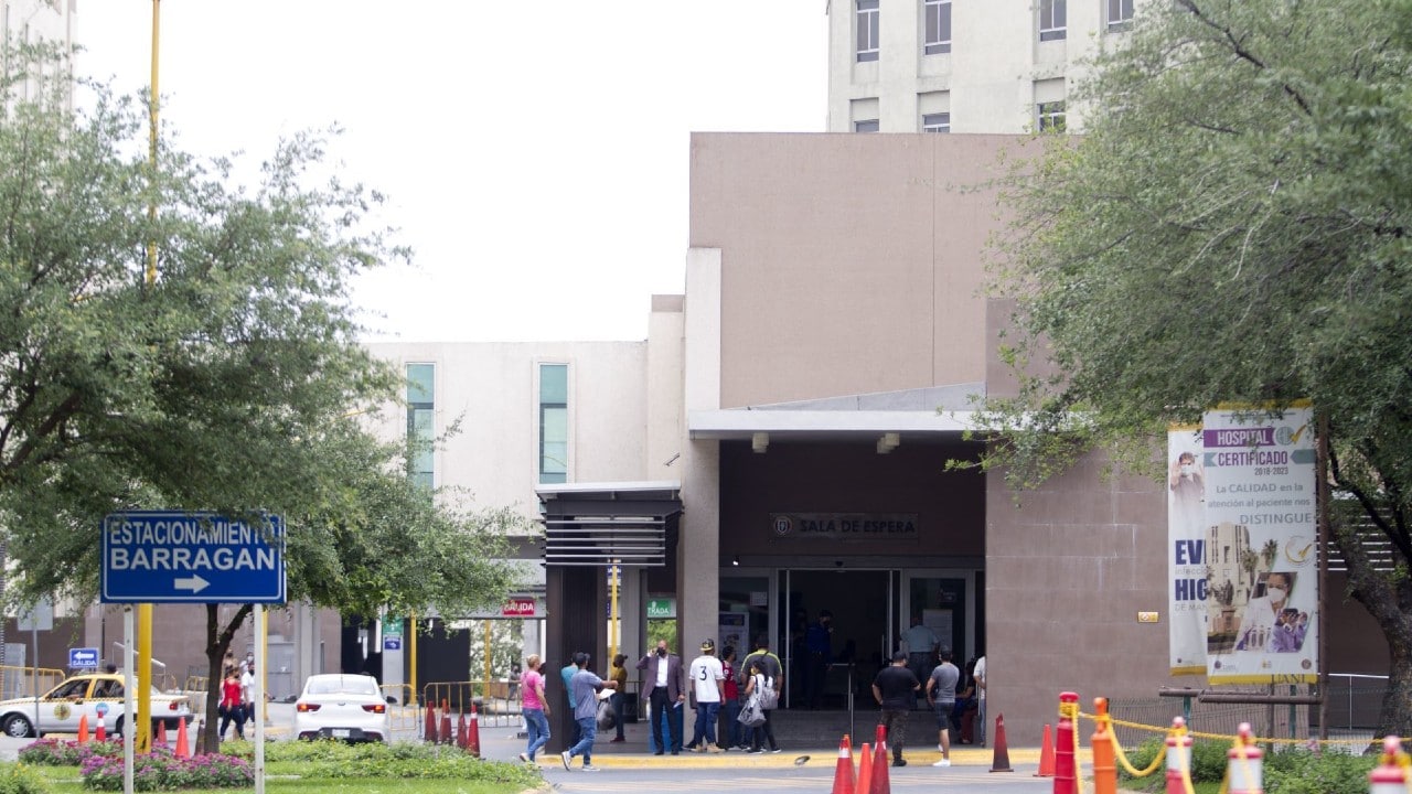 Jaime Rodríguez 'El Bronco' sigue en el hospital a espera de más exámenes médicos.