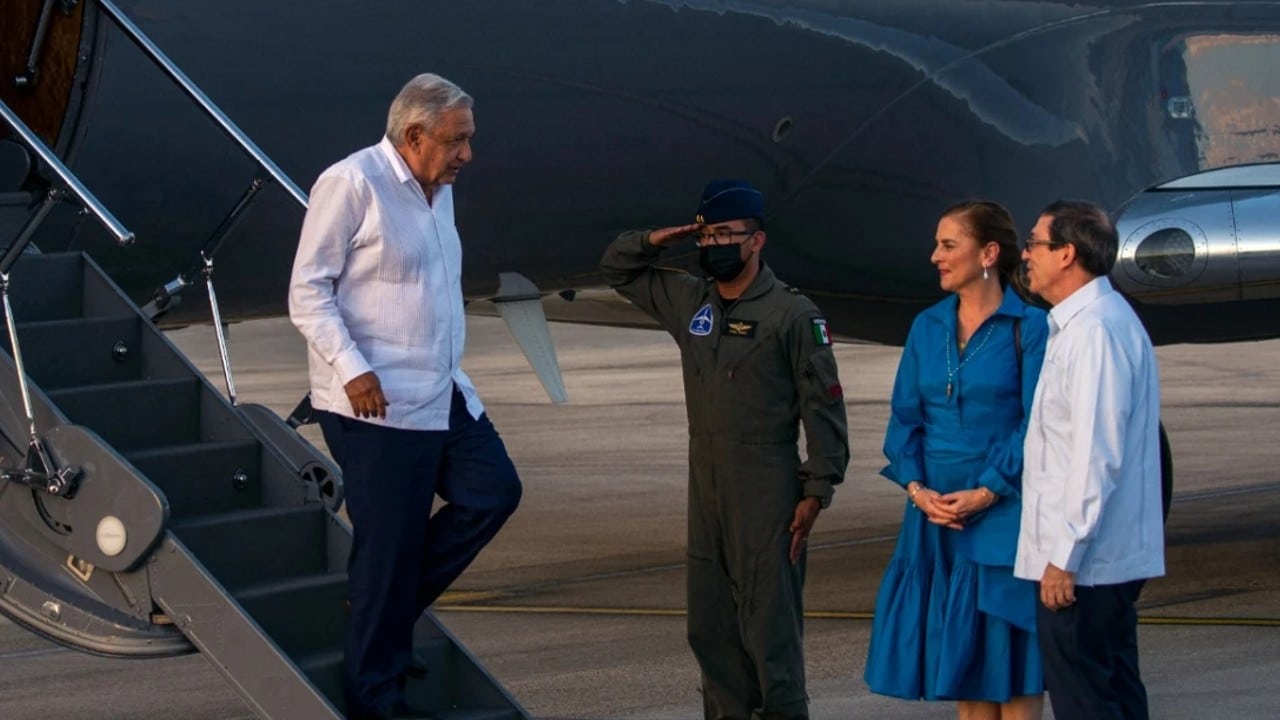 AMLO llega a Cuba para visita oficial de trabajo.