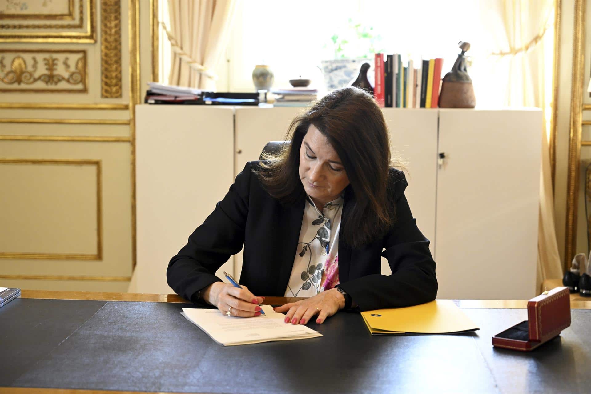 Ministra de Exteriores sueca firma la solicitud formal de entrada en la OTAN