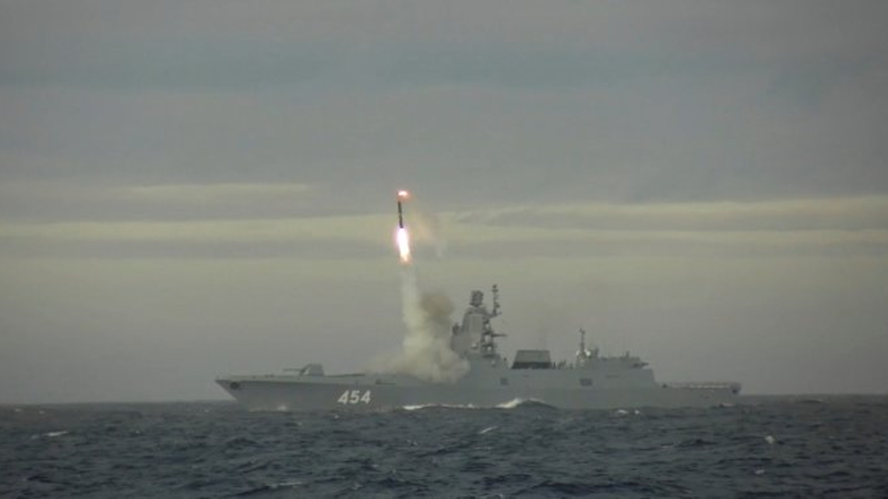 Rusia anuncia nuevo disparo exitoso de su misil hipersónico Zircon.