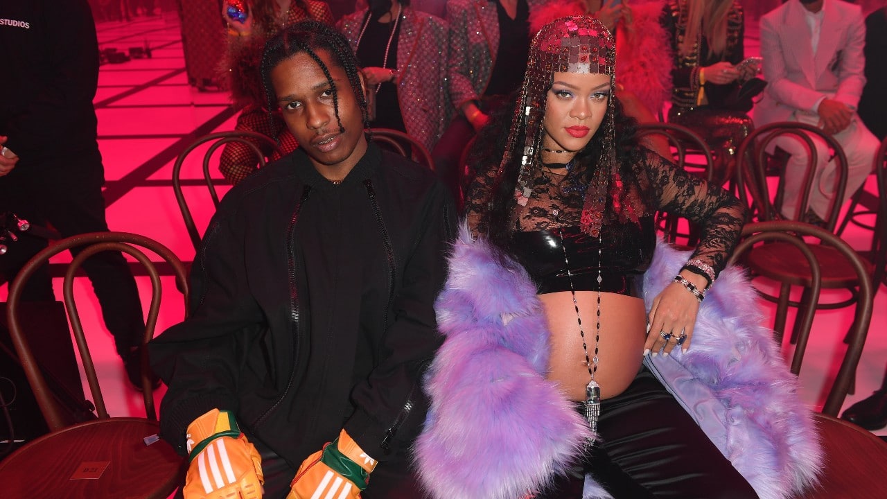 Asap Rocky y Rihanna durante un desfile de moda (Getty Images)