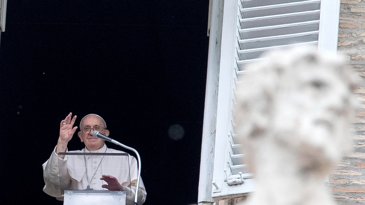 Al final del rezo del Regina Coeli en la plaza de San Pedro, el papa recordó la explosión del hotel Saratoga