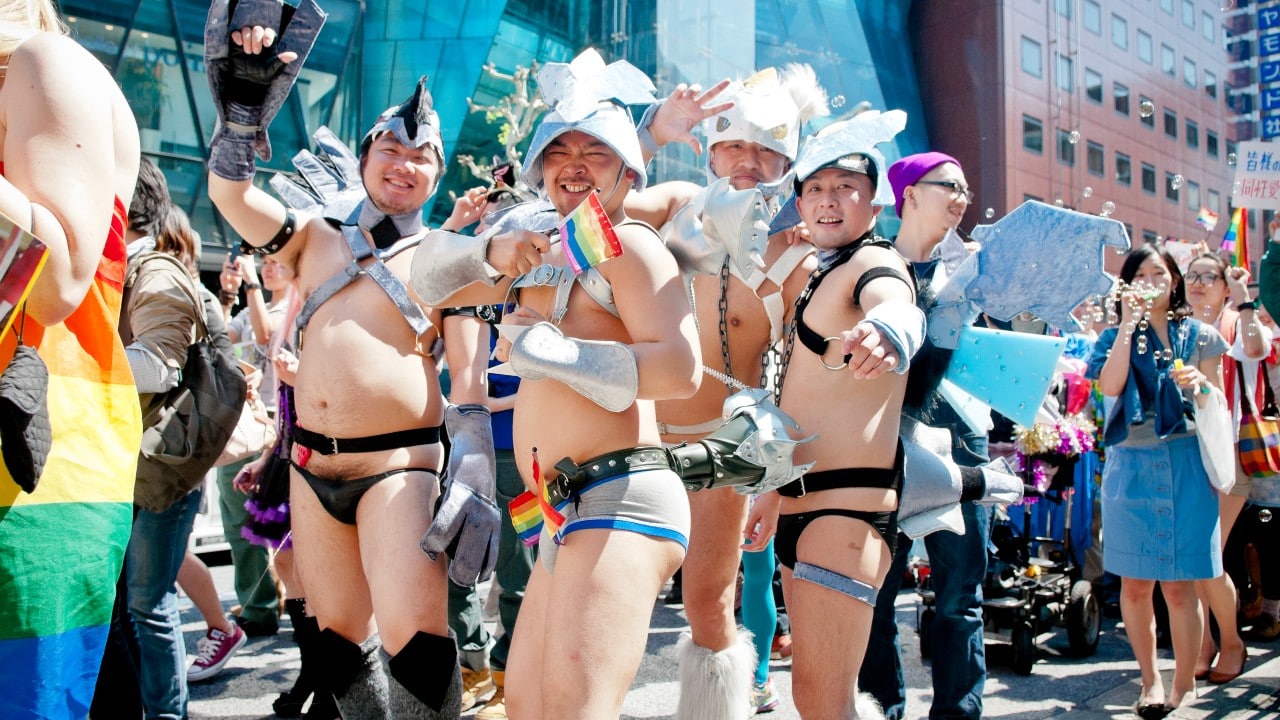Parejas gay en calles de Japón (Getty Images)
