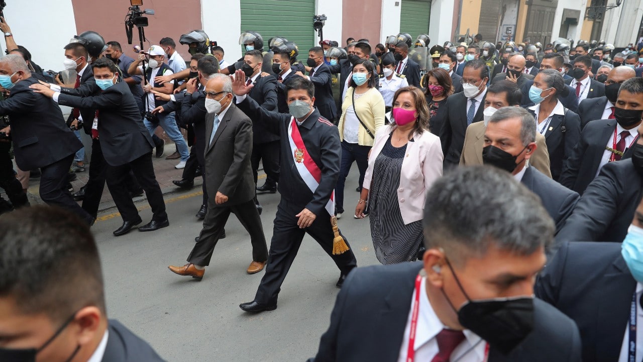 Pedro Castillo, presidente de Perú, presentará iniciativa para que presos trabajen para asumir sus propios gastos en la cárcel.