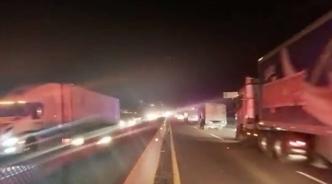 Pobladores de Río Frío retiran bloqueo en la autopista México-Puebla