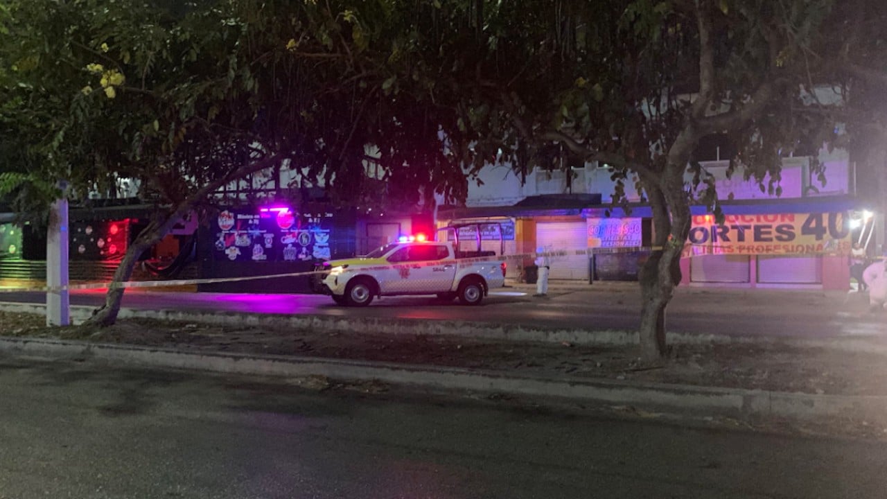 Ataque en bares de la avenida Kabah, en Cancun (Twitter: @Waldo_APN)