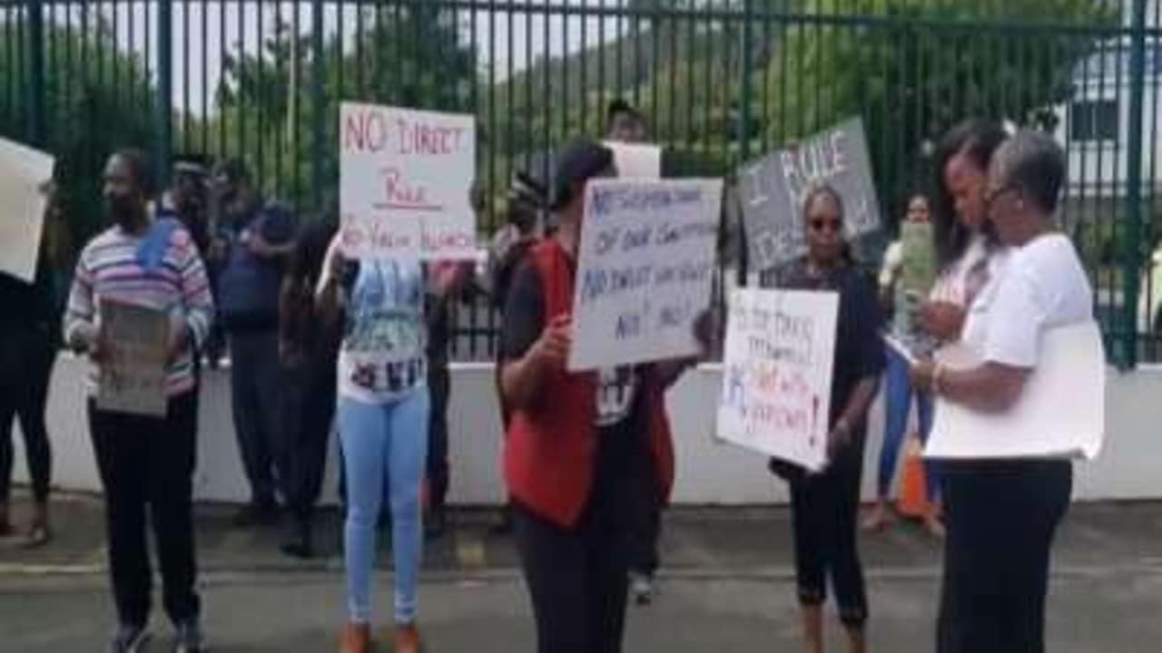 Protestan en Islas Vírgenes ante posibilidad de que Londres tome control del territorio