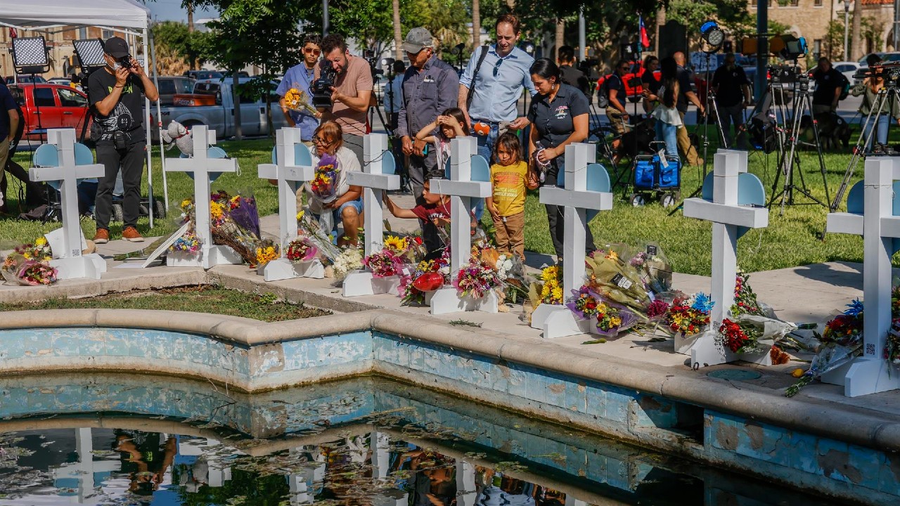 Rinden homenaje a víctimas del tiroteo en Uvalde, Texas