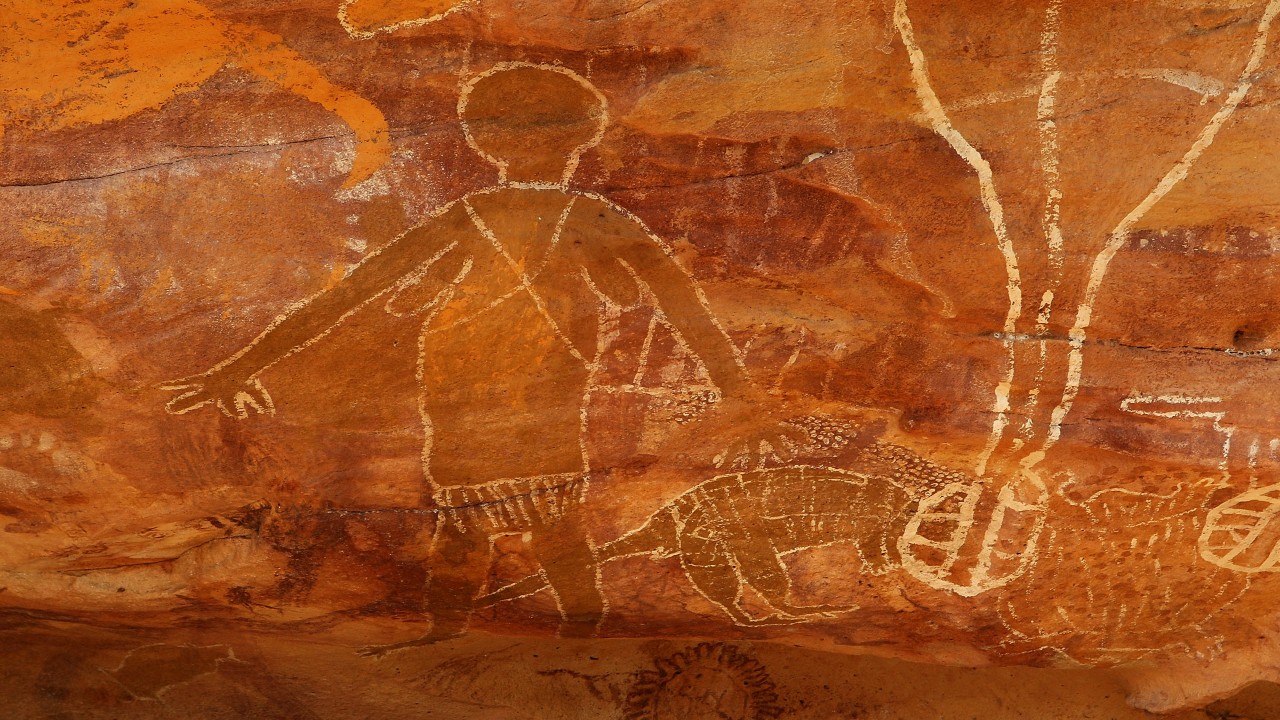 Encuentran enormes dibujos rupestres de nativos en Alabama, EEUU