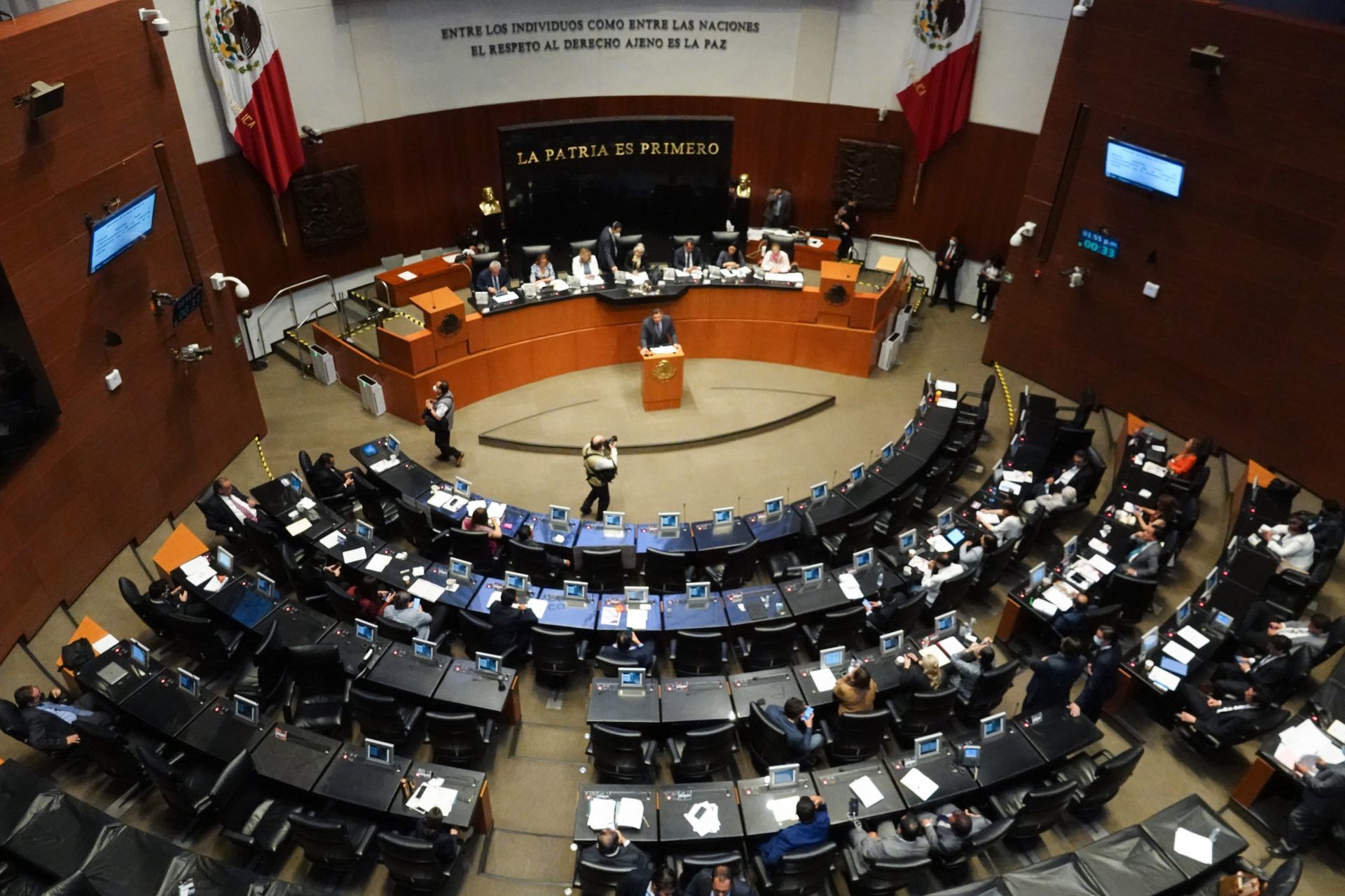 Senadores de oposición salen en defensa de la UNAM