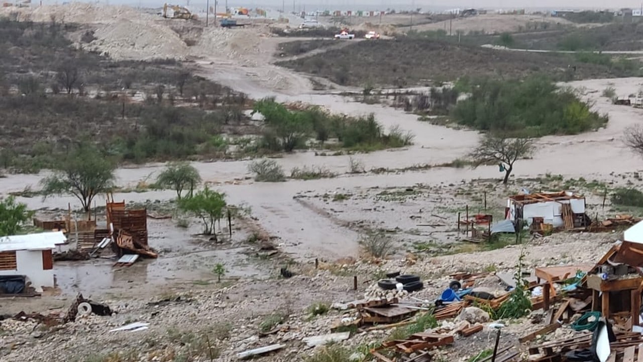 Tormenta acompañada de granizo provocó inundaciones en Ciudad Acuña, Coahuila; piden a la población resguardarse
