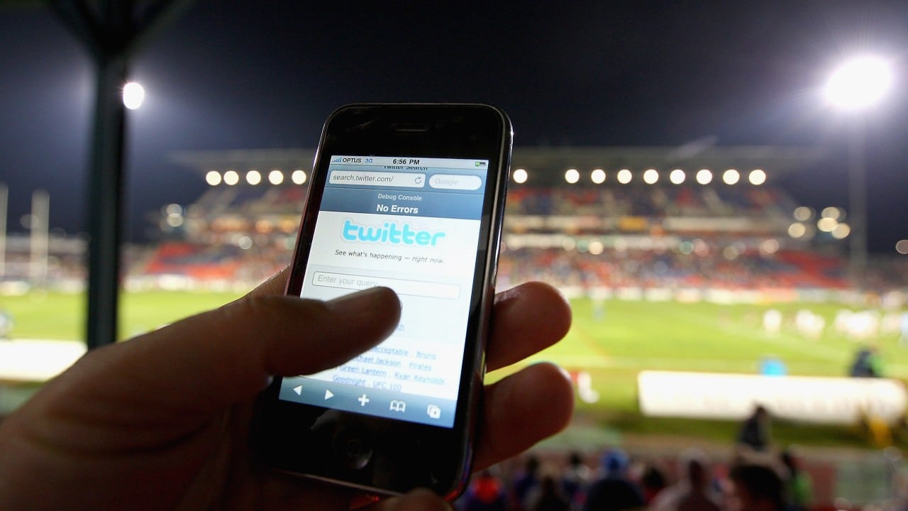 El sitio web de Twitter se muestra en un teléfono móvil (Getty Images)