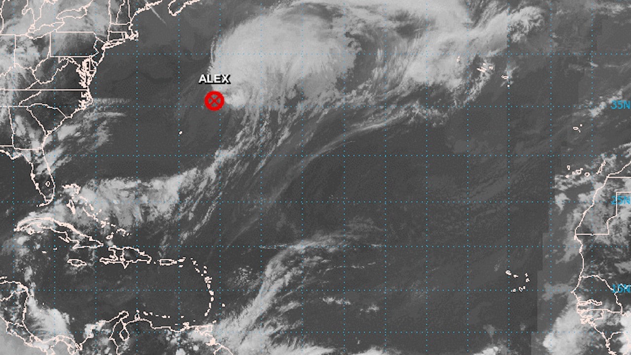 Ciclón postropical Alex en el Oceáno Atlántico (Twitter: @NHC_Atlantic)