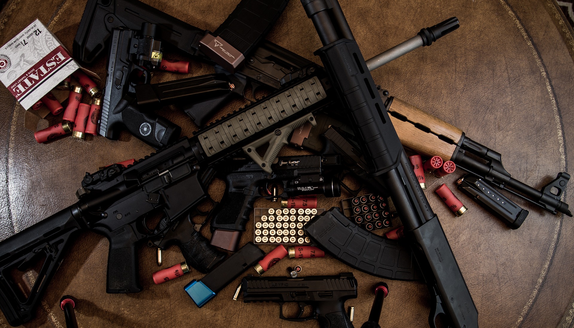 Cámara baja de EUA aprueba aumentar edad para comprar armas