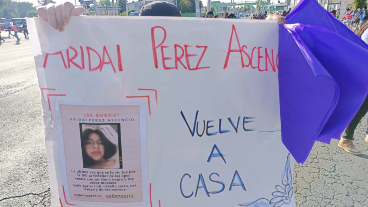 Bloquean cruce de prolongación división del Norte para exigir la aparición de la joven Aridai Pérez (Twitter: @Danroga)