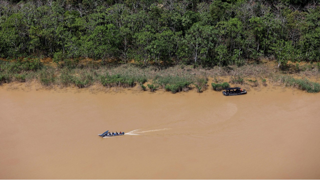 Hallan restos "aparentemente humanos" en río de Brasil donde desapareció periodista.Fuente: Reuters