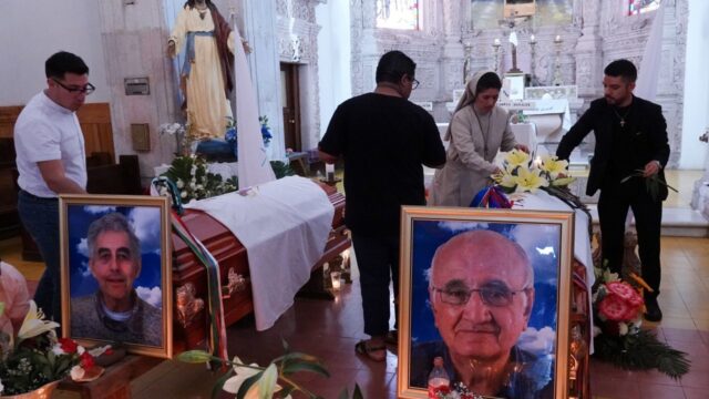 Último adiós a sacerdotes jesuitas asesinados dentro del templo de Cerocahui, Chihuahua (Cuartoscuro)
