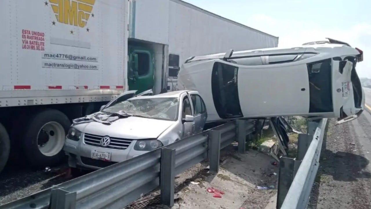 Choque múltiple en autopista Puebla-Orizaba (Twitter: @P_Enfoque)