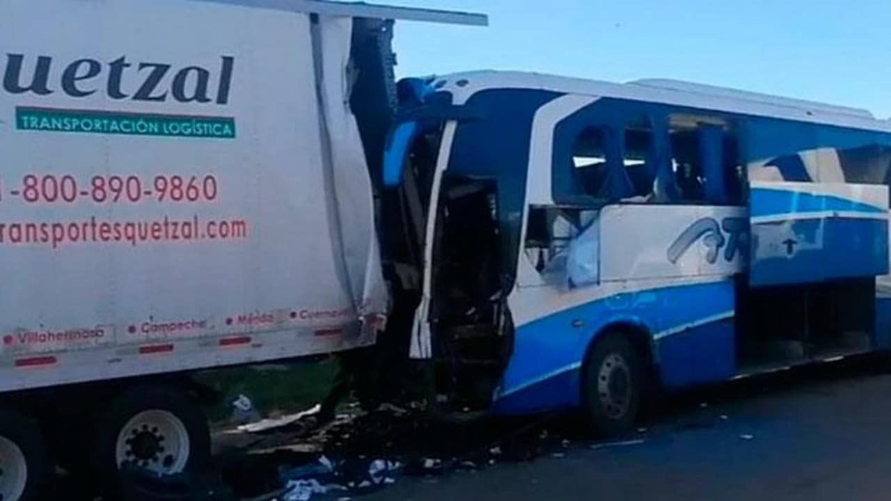 Choque de autobús de pasajeros en Campeche deja 12 heridos