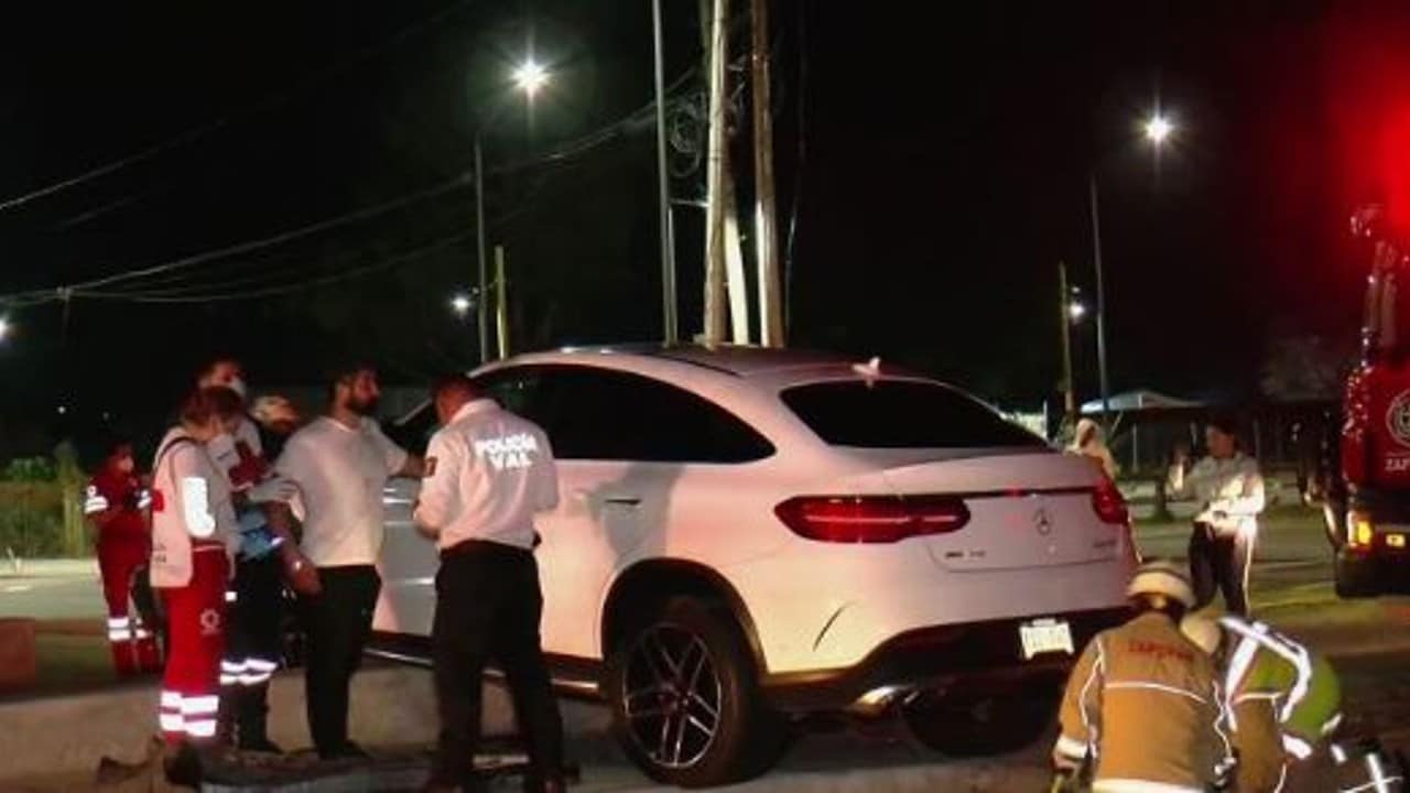 Conductor ebrio choca su auto de lujo en Zapopan, Jalisco