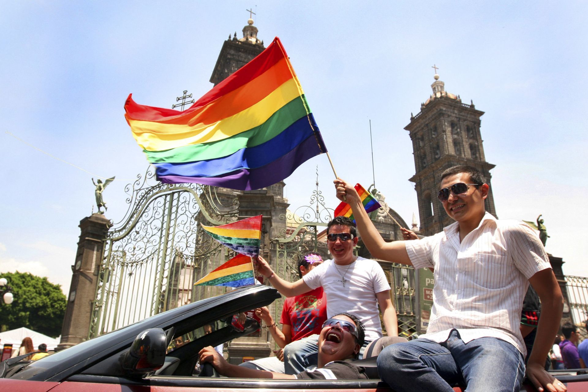 Terapias de conversión sexual ya son un delito en Puebla