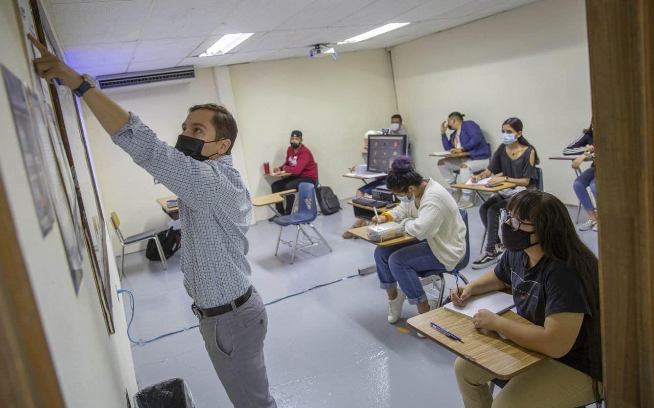 Universidades para el Bienestar abren vacantes para maestros