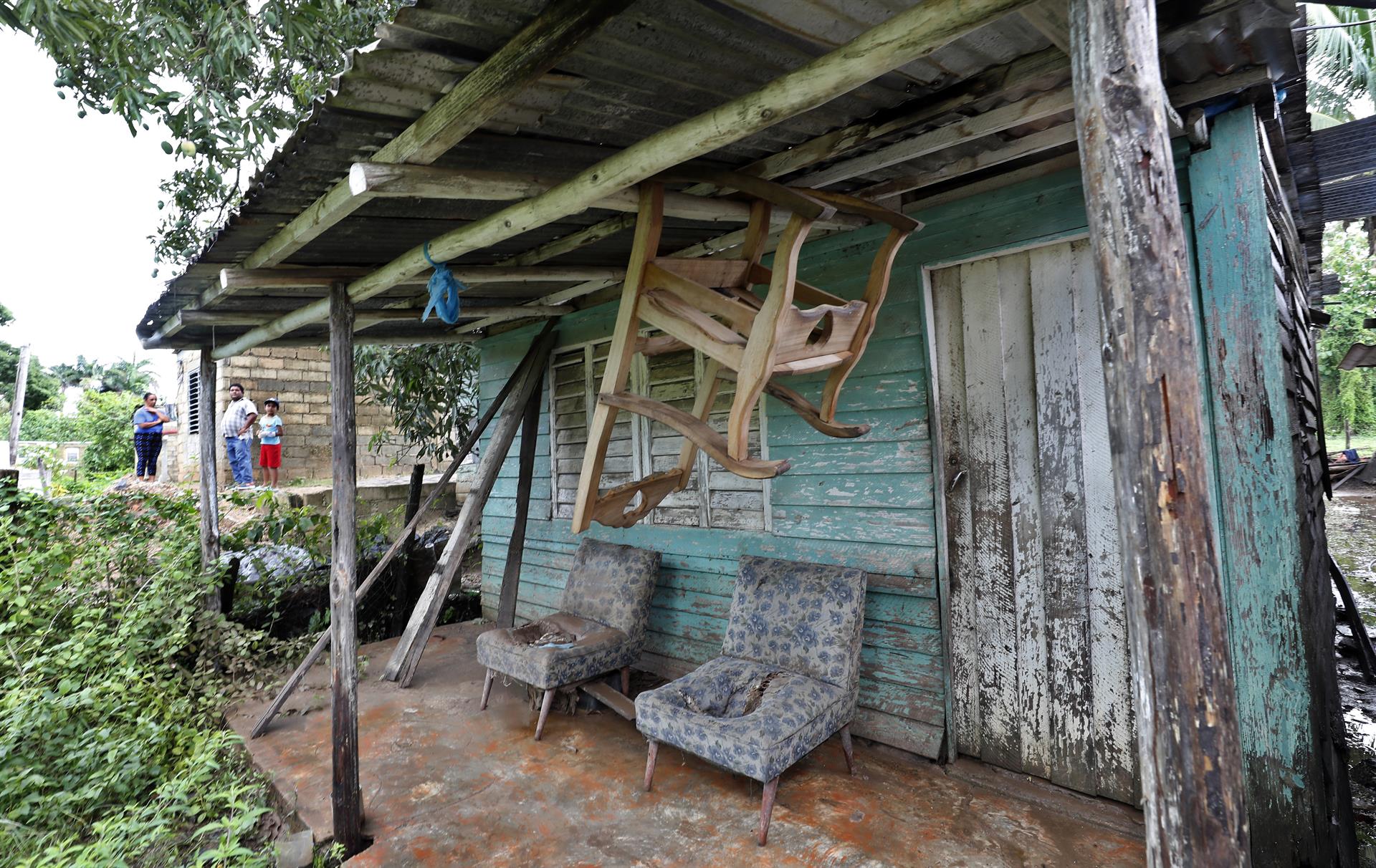Lluvias dejan 750 casas afectadas en Cuba